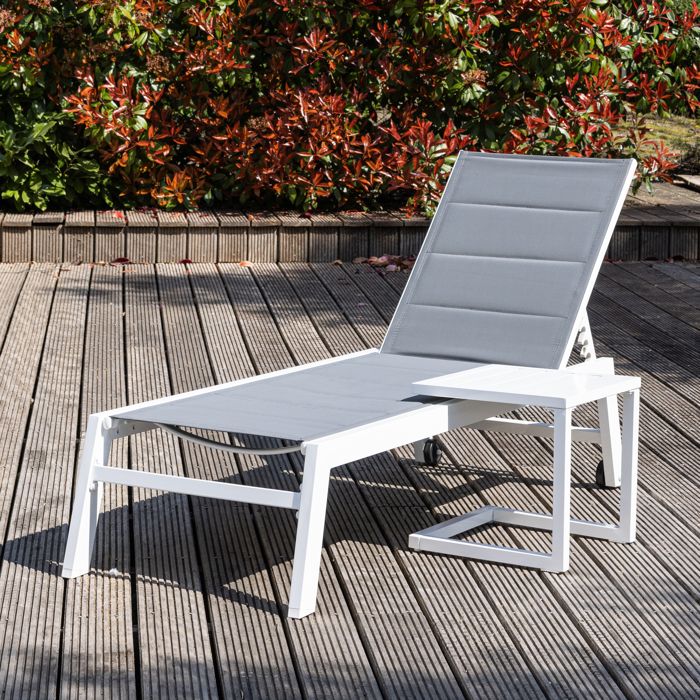 Set bain de soleil et table d'appoint BARBADOS en textilène taupe - aluminium blanc
