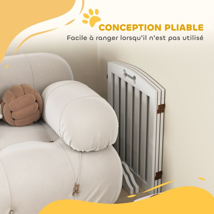 Barrière de sécurité chien - PawHut - avec pieds de support, pointes antidérapantes - 4 panneaux - 207,5 x 30 x 61 cm - blanc