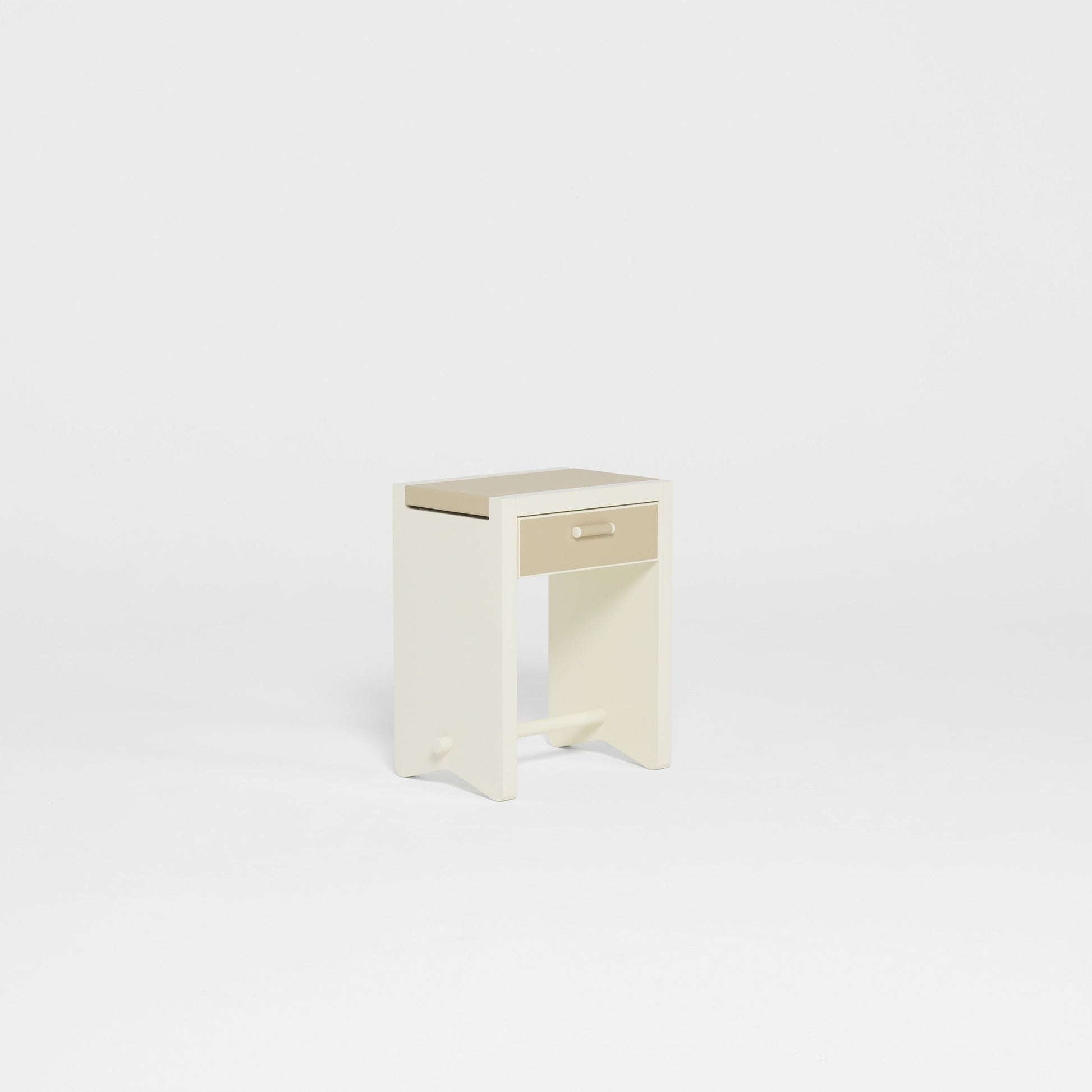 Chevet Delhos laque blanc forme organique
