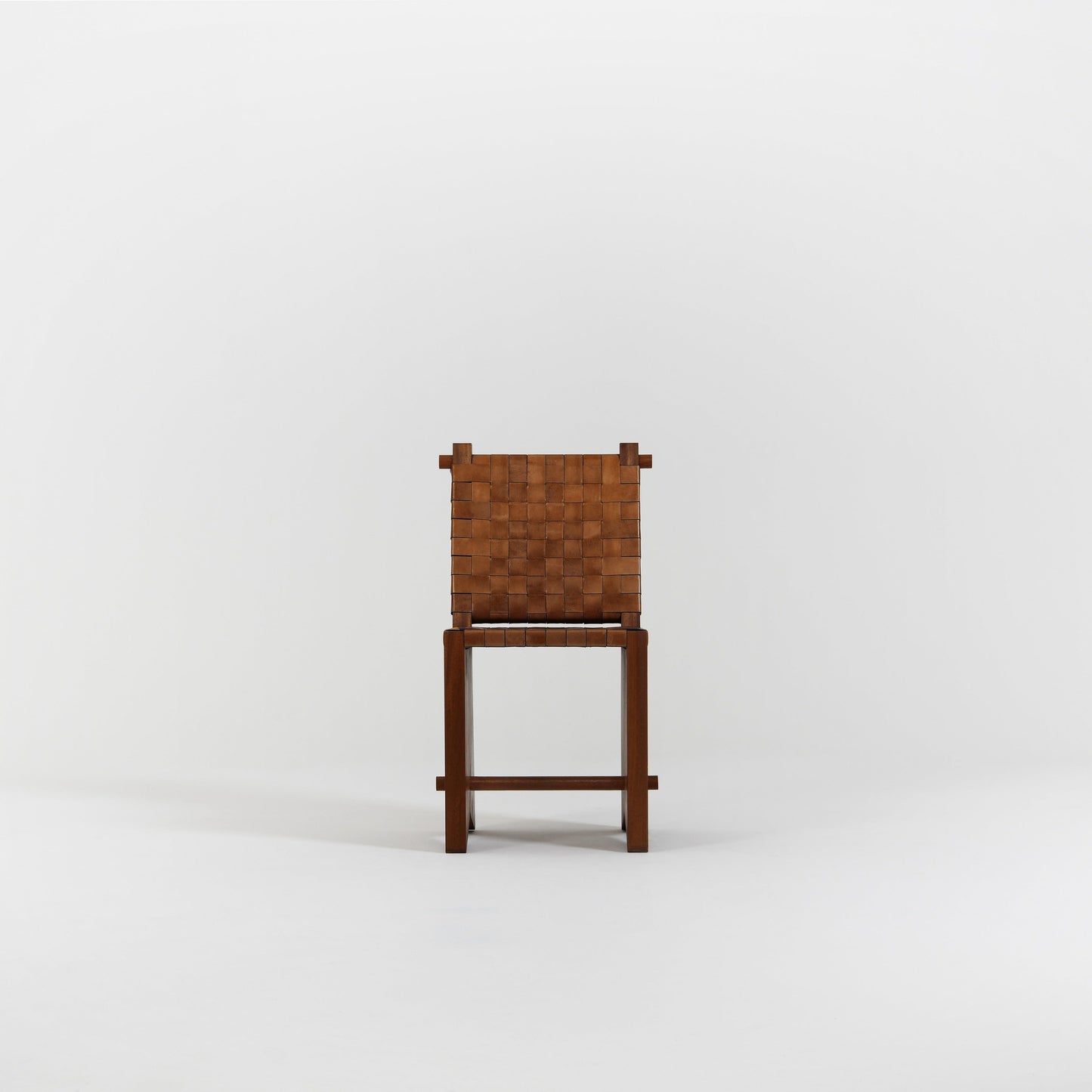 Chaise Solium détail cuir tressé
