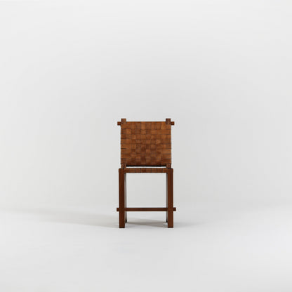 Chaise Solium détail cuir tressé